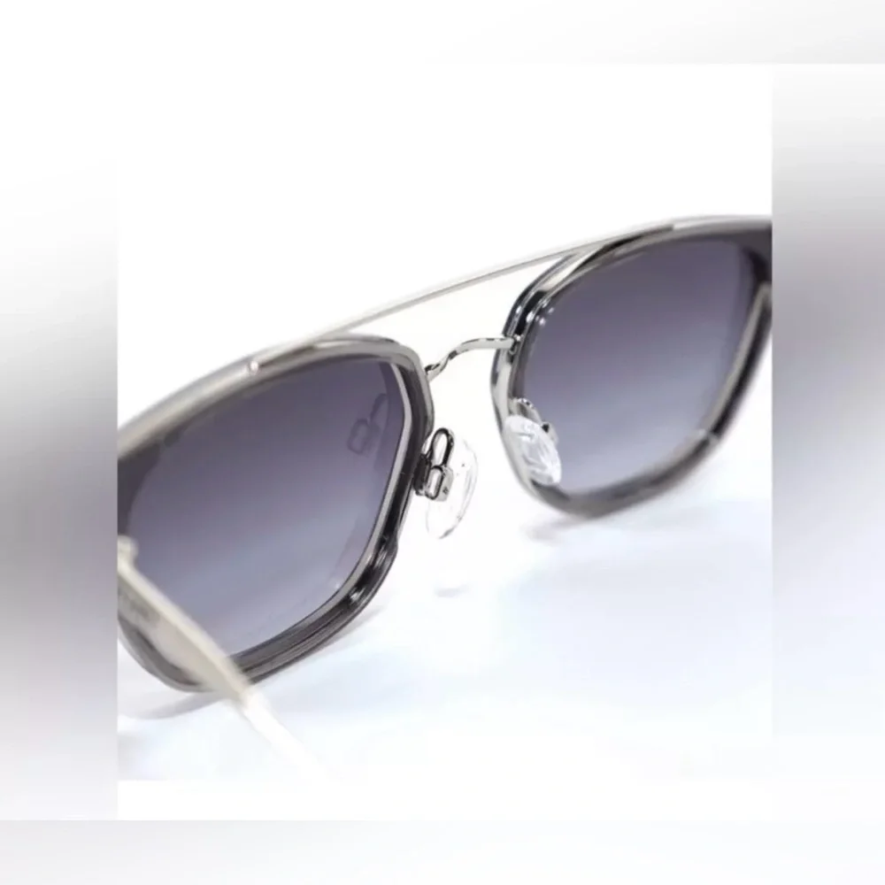 Closeout!▪️NWT Quay Australia Getaway Metal Gray Smoke Sunglasses New in Case